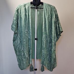 Noonday Collection Green And White Patterned Open Front Kimono
